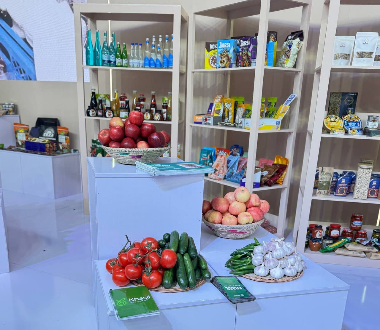 Покистоннинг Исломобод шаҳрида “Made in Uzbekistan” номи остида ўтказилаётган кўргазмада Ўзбекистоннинг мева-сабзавот ва озиқ-овқат маҳсулотлари алоҳида эътибор марказида турибди