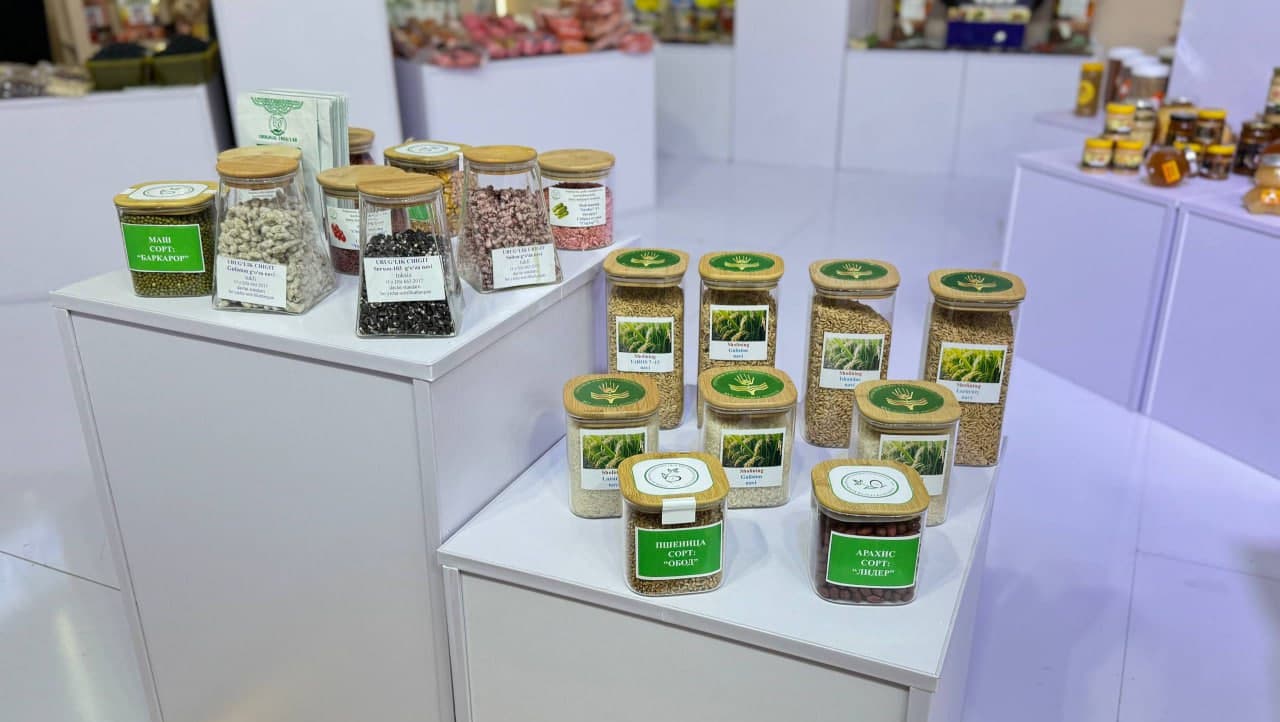 Покистоннинг Исломобод шаҳрида “Made in Uzbekistan” номи остида ўтказилаётган кўргазмада Ўзбекистоннинг мева-сабзавот ва озиқ-овқат маҳсулотлари алоҳида эътибор марказида турибди