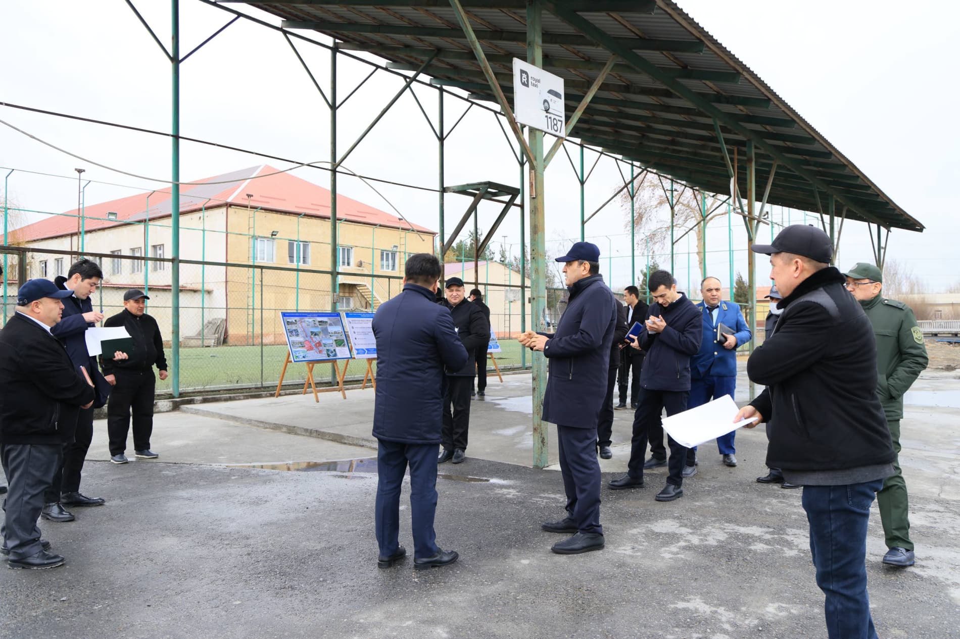 Viloyat hokimi Xayrullo Bozorov bugun Furqat tumanida bo‘lib, mahallalar hayoti, kambag‘allikni qisqartirish va aholi bandligini ta’minlash hamda investitsiya loyihalari bilan tanishdi