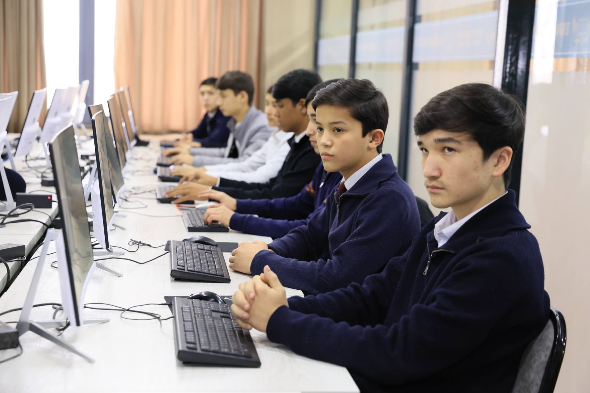 Furqatlik yoshlar axborot texnologiyalarini o‘rganmoqda