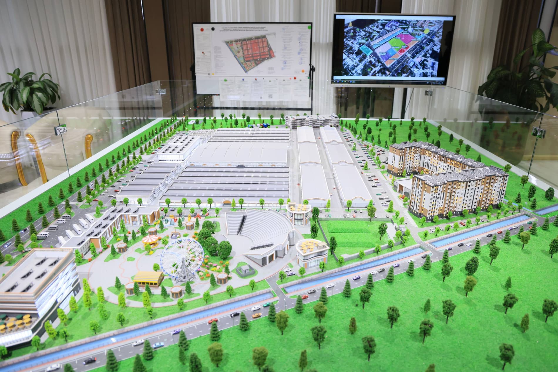 Furqat tumanida “Do‘stlik city Mall” xalqaro savdo va ko‘ngilochar kompleksi barpo etilmoqda