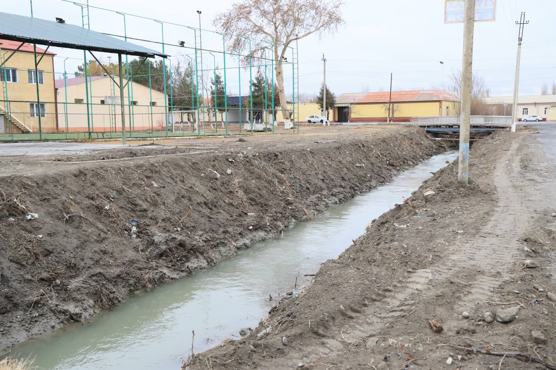 Viloyat hokimi Xayrullo Bozorov bugun Furqat tumanida bo‘lib, mahallalar hayoti, kambag‘allikni qisqartirish va aholi bandligini ta’minlash hamda investitsiya loyihalari bilan tanishdi