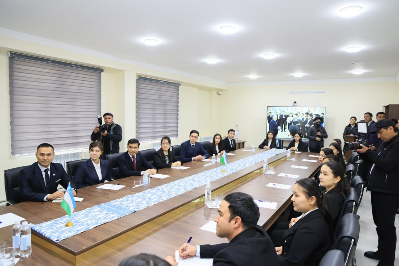 Deep Knowledge and Universal Values Should Be the Main Goal of Students