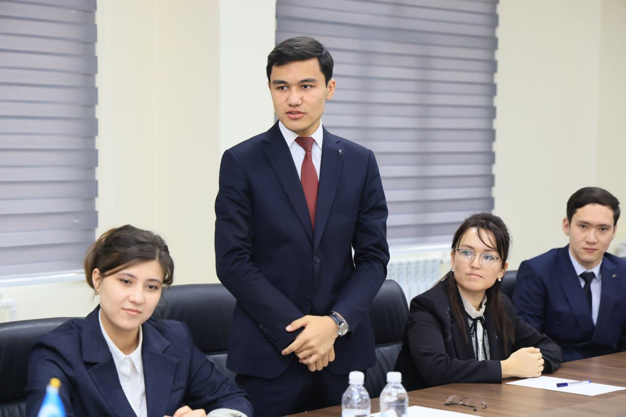 Deep Knowledge and Universal Values Should Be the Main Goal of Students