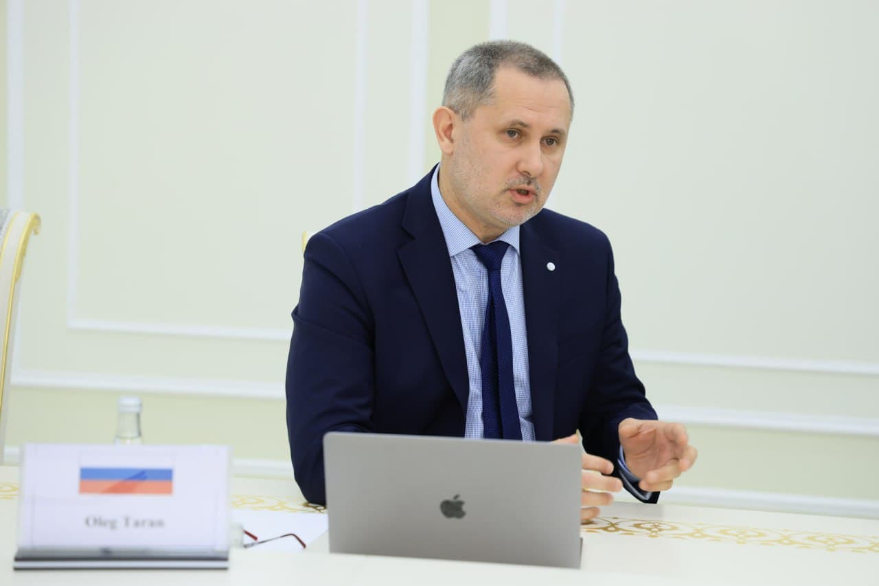 Хоким Ферганской области Хайрулло Бозоров сегодня принял делегацию во главе с председателем Исполнительного комитета Совета по сотрудничеству в области топливно-энергетического комплекса СНГ Геннадием Бессоновым