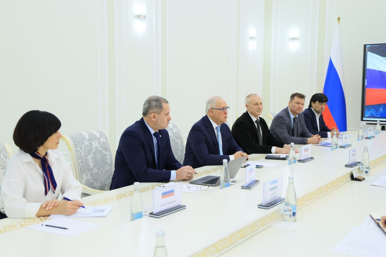 Хоким Ферганской области Хайрулло Бозоров сегодня принял делегацию во главе с председателем Исполнительного комитета Совета по сотрудничеству в области топливно-энергетического комплекса СНГ Геннадием Бессоновым