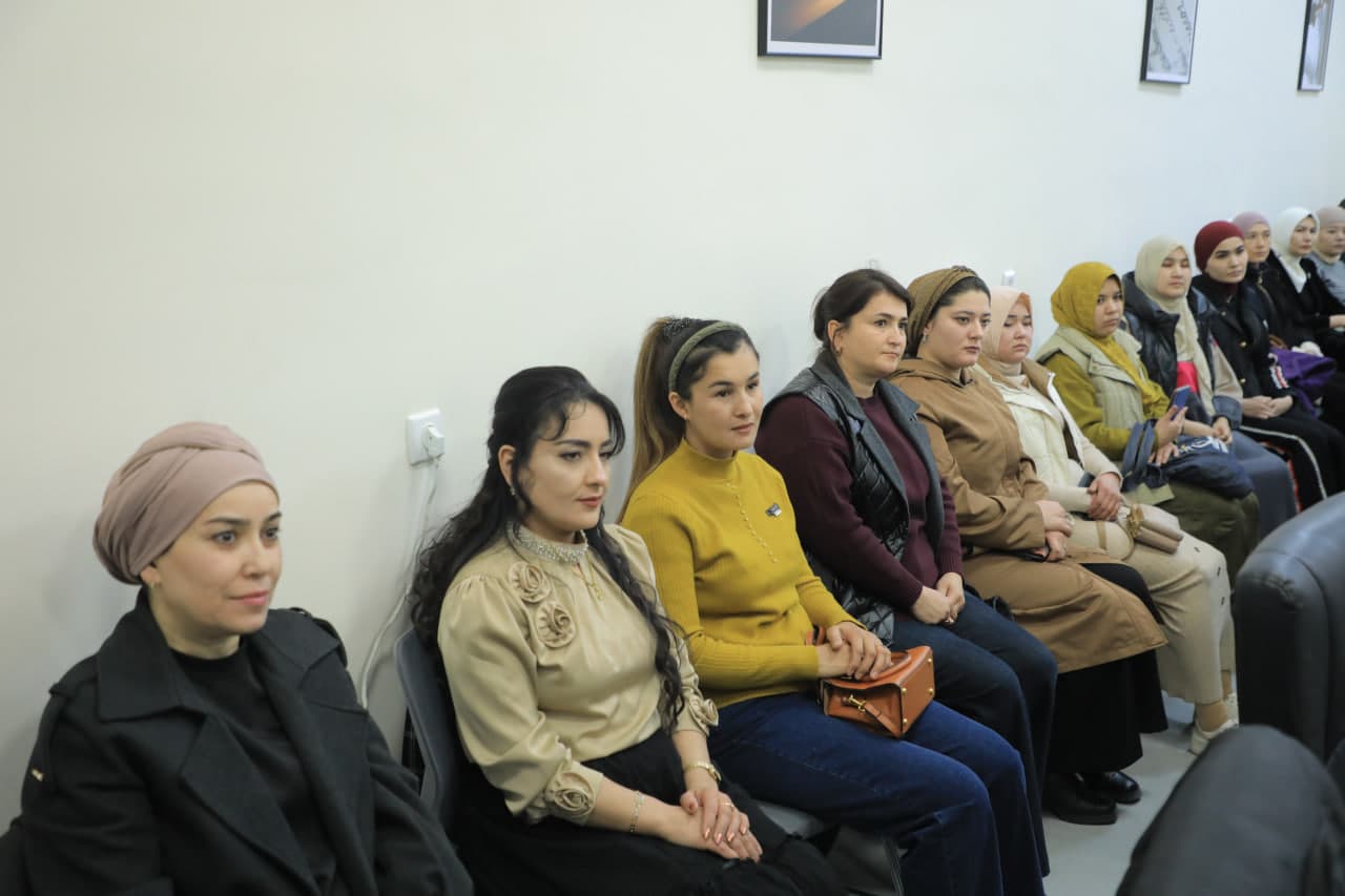 Вилоят ахборот-кутубхона марказида “Оила ва никоҳ – муқаддас” мавзусида семинар ташкил этилди