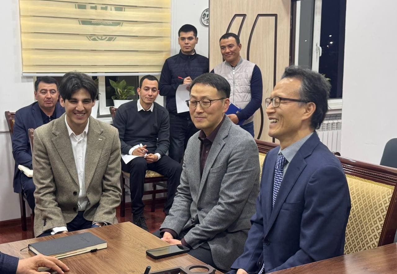 Хоким Ферганской области Хайрулло Бозоров встретился с делегацией во главе с вице-президентом одной из крупных строительных компаний Южной Кореи — BOMI Engineering Construction Ким Тай Соу.