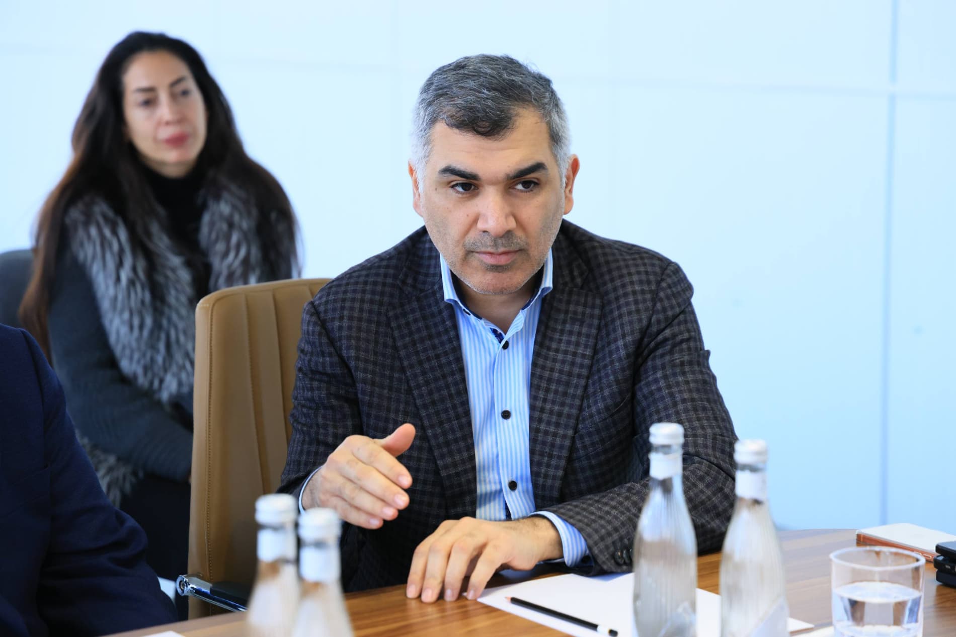 Viloyat hokimi Xayrullo Bozorov Germaniyaning “Alcon Development Group” kompaniyasi boshqaruv direktori Ziya Gaziyev boshchiligidagi delegatsiyani qabul qildi