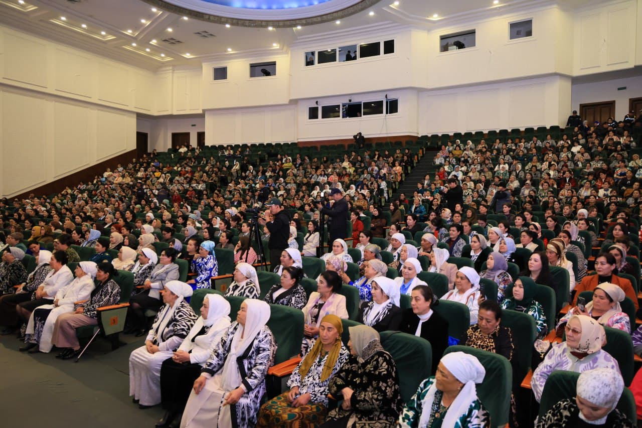 Нафосат ва гўзаллик байрами: Фарғонада Халқаро хотин-қизлар куни кенг нишонланмоқда