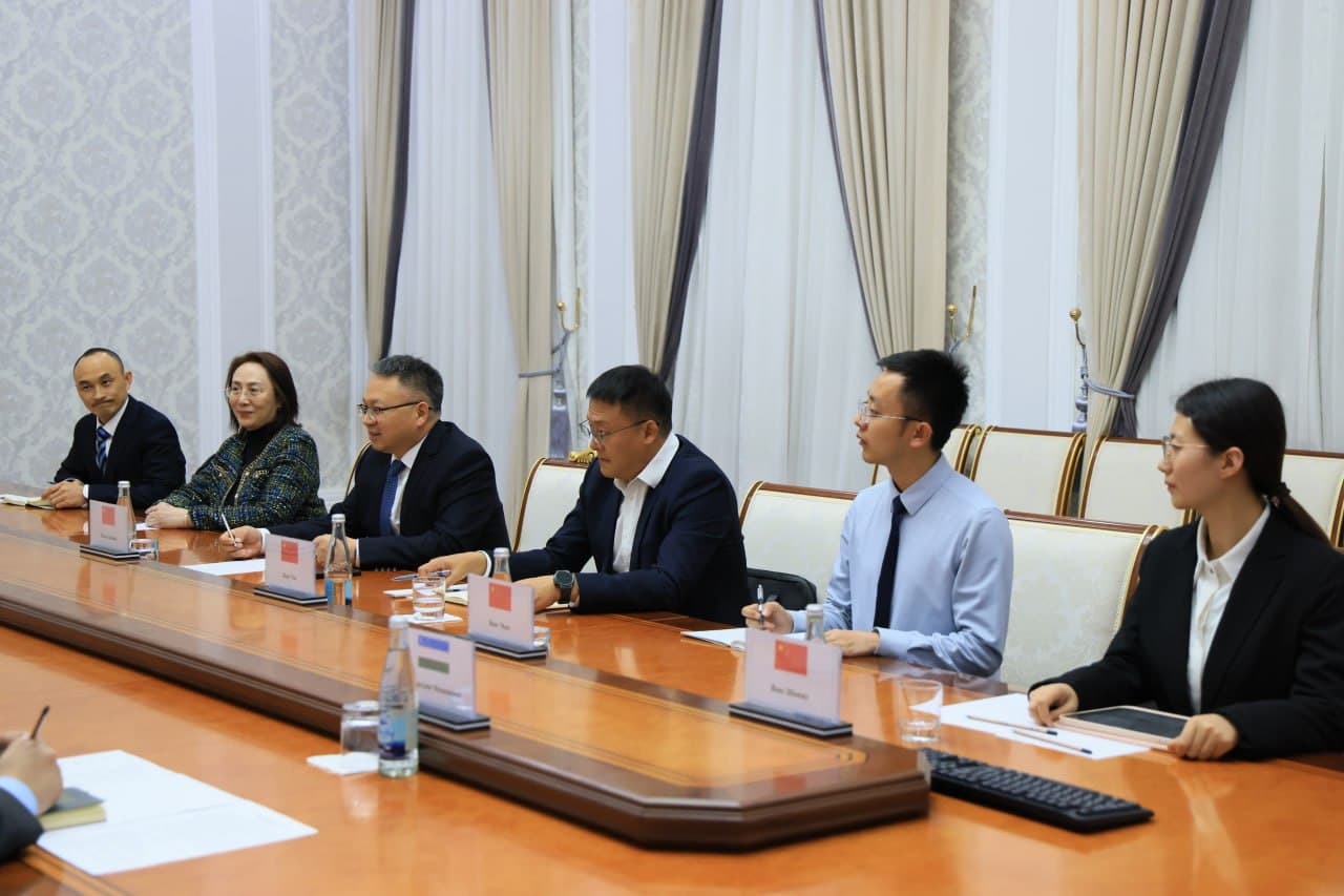 Хоким области Хайрулло Бозоров принял делегацию китайской компании «China Overseas Engineering Group Co., Ltd.» во главе с директором Чжан Хайсином