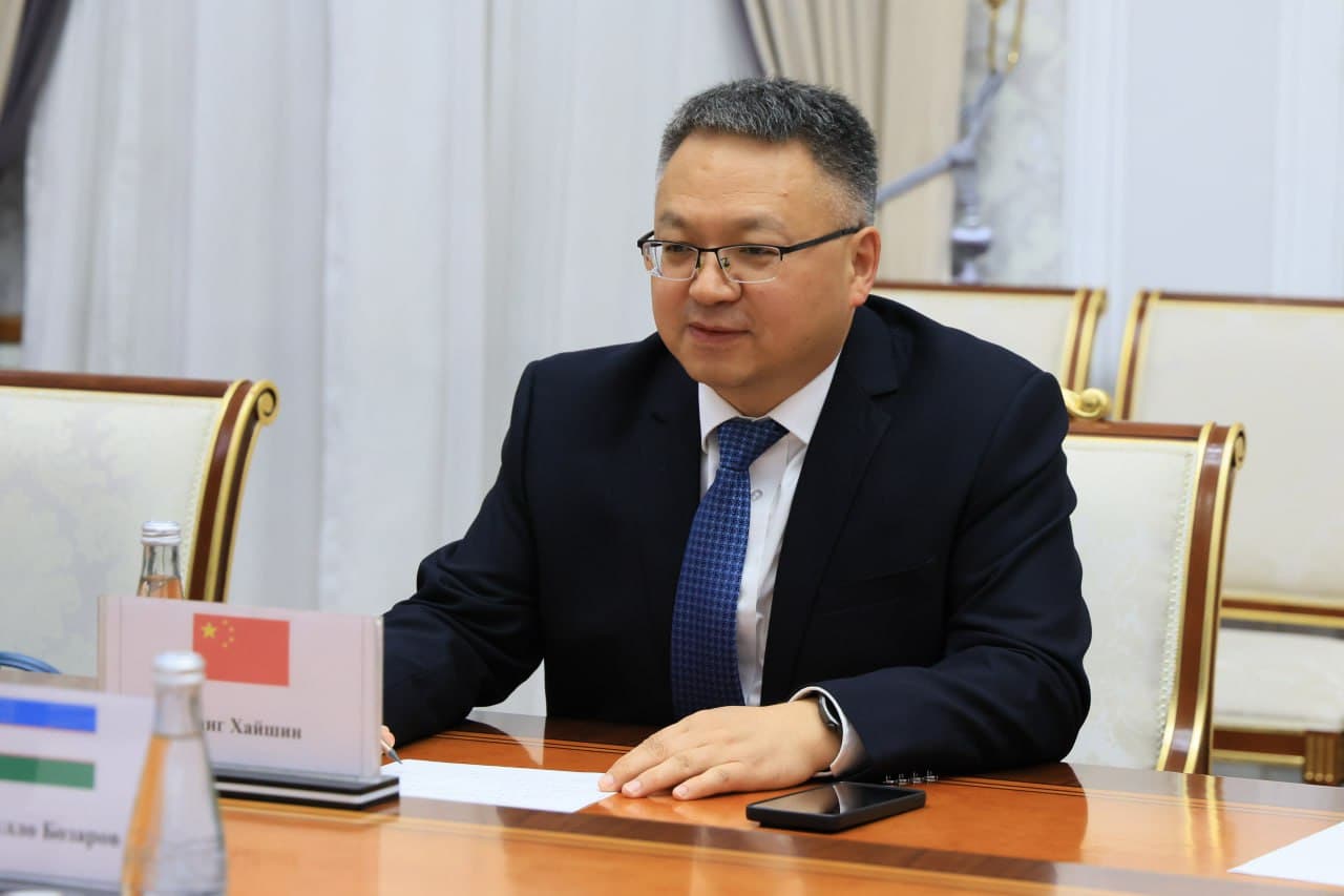 Хоким области Хайрулло Бозоров принял делегацию китайской компании «China Overseas Engineering Group Co., Ltd.» во главе с директором Чжан Хайсином