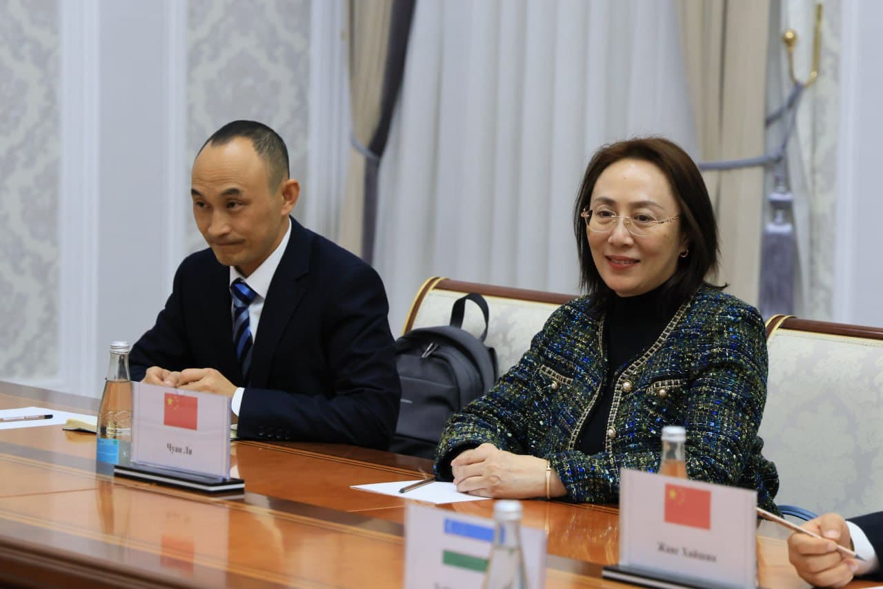 Хоким области Хайрулло Бозоров принял делегацию китайской компании «China Overseas Engineering Group Co., Ltd.» во главе с директором Чжан Хайсином