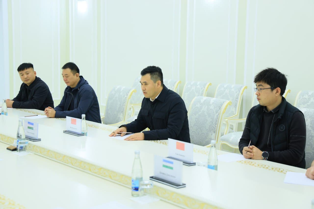 Хоким Ферганской области Хайрулло Бозоров принял делегацию китайской компании «Xiangyang Tenglong Automobile Co., Ltd.» во главе с председателем правления Ван Вэньцзюнем