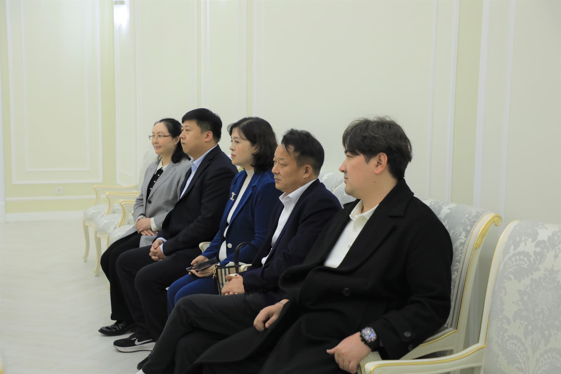 Вилоят ҳокимининг ўринбосари Нуриддин Мамажонов вилоятимизда истиқболли инвестиция лойиҳаларини амалга оширишни режалаштираётган хитойлик инвесторлар гуруҳи билан учрашув ўтказди