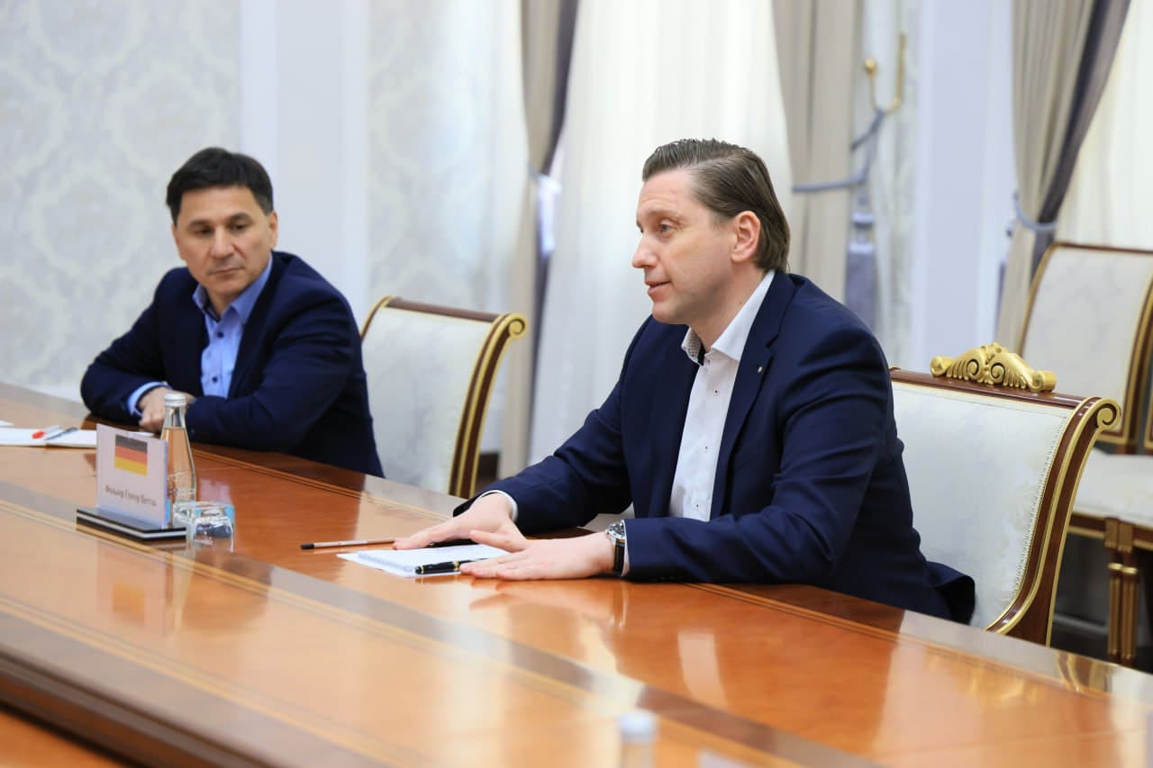 Хоким Ферганской области Хайрулло Бозоров принял регионального управляющего компании “CLAAS” по Евразии в Узбекистане и Кыргызстане Фолькера Гюнтера Цеттля, а также местных ответственных представителей компании