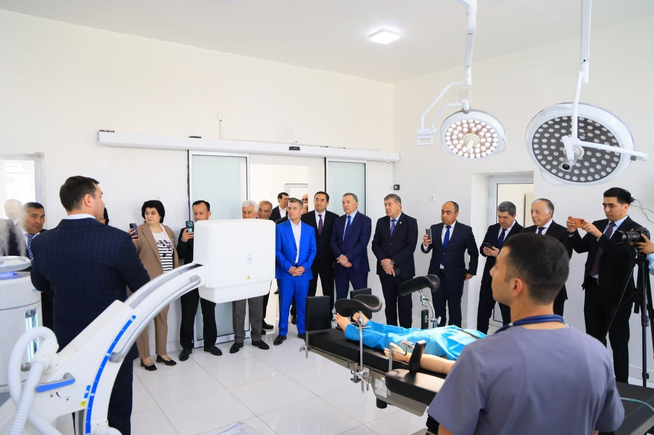 Бугун Фарғона жамоат саломатлиги тиббиёт институтининг замонавий кўп тармоқли клиникаси — “Ақлли шифохона” фаолият бошлади