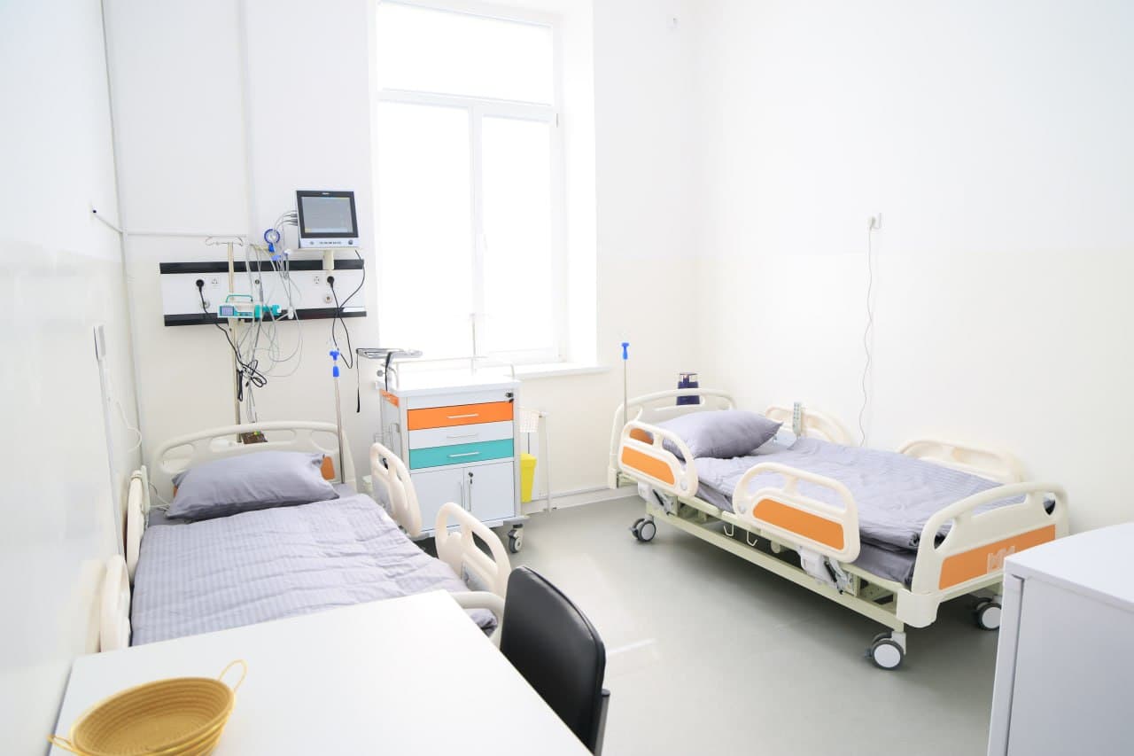 Бугун Фарғона жамоат саломатлиги тиббиёт институтининг замонавий кўп тармоқли клиникаси — “Ақлли шифохона” фаолият бошлади