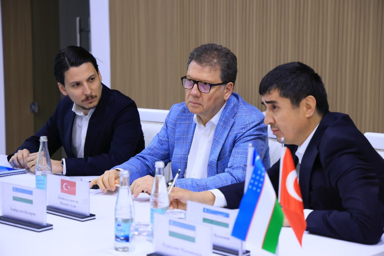 Хоким Ферганской области Хайрулло Бозоров сегодня провёл очередную встречу с руководителем турецкой компании Terminal Yapı ve Ticaret Anonim Şirketi Меҳмет Алп Делимоллаоғлу.