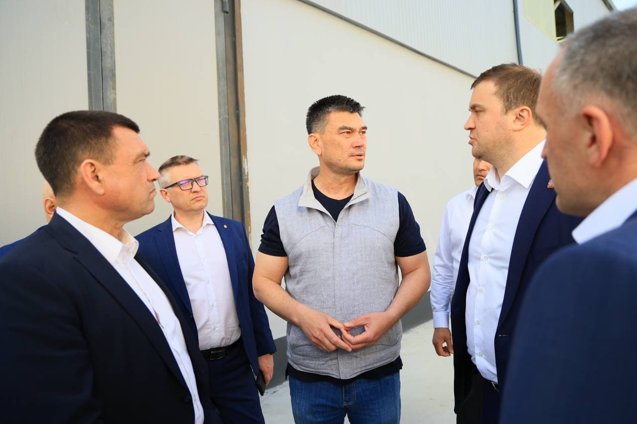 A delegation of officials and business representatives led by the Governor of the Omsk Region of the Russian Federation, Vitaly Khotsenko, familiarized themselves with the industrial and economic potential of the Fergana Region during their visit.