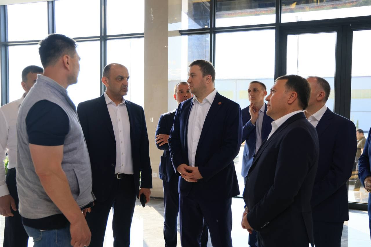 A delegation of officials and business representatives led by the Governor of the Omsk Region of the Russian Federation, Vitaly Khotsenko, familiarized themselves with the industrial and economic potential of the Fergana Region during their visit.