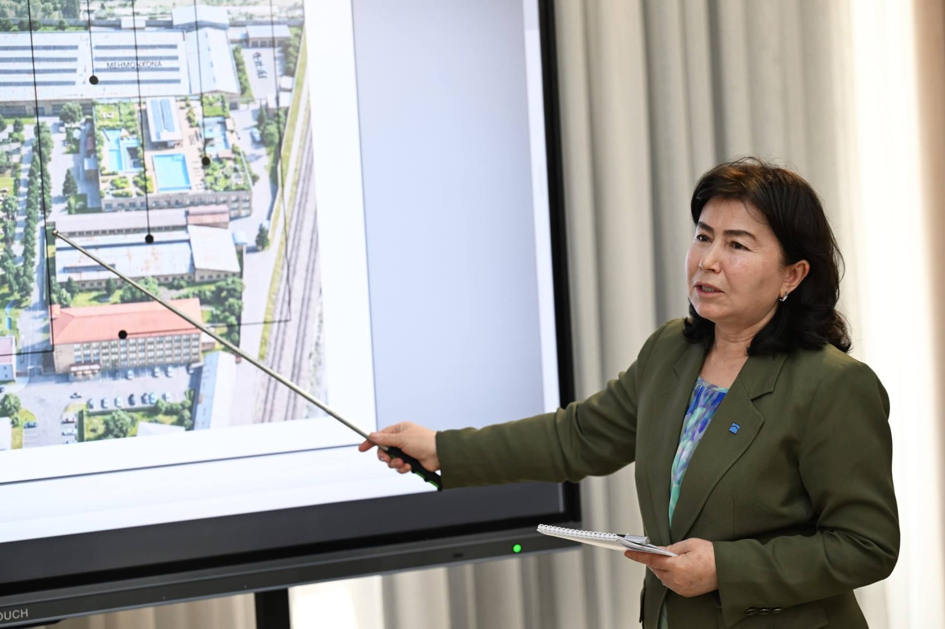 Prezident Qoʻqon shahrida barpo etilayotgan yangi massiv bilan tanishdi
