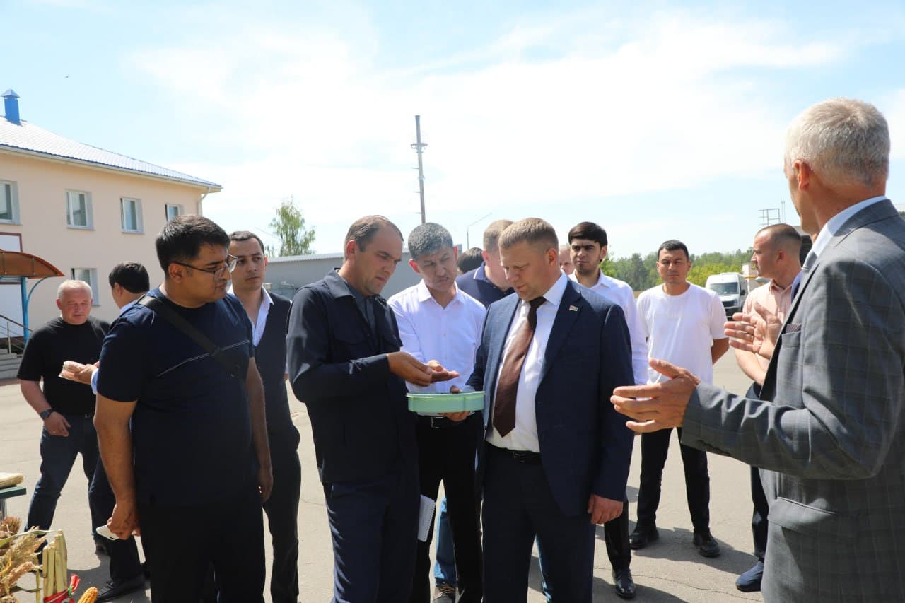 Fergana Delegation Studies Belarus' Advanced Livestock Practices