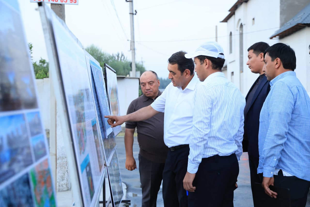Regional Governor Khayrullo Bozorov reviewed major projects being implemented in Uchkuprik District in the fields of industry, tourism, and construction.