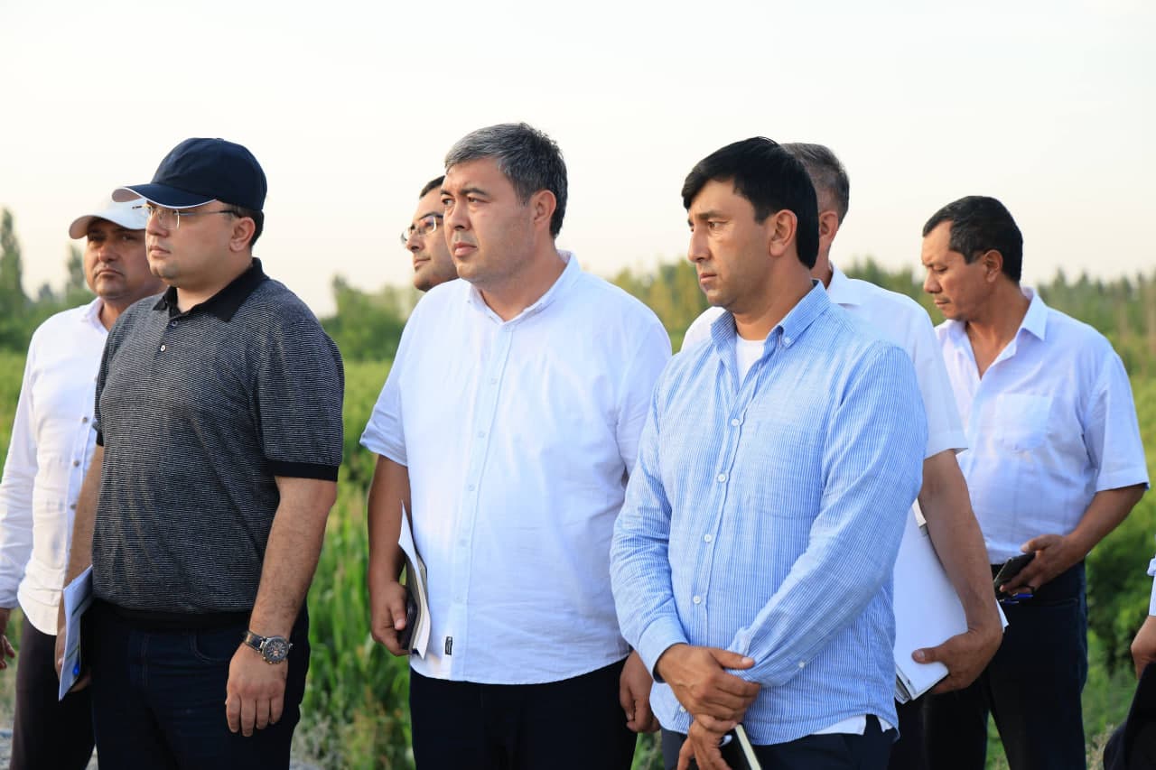Regional Governor Khayrullo Bozorov reviewed major projects being implemented in Uchkuprik District in the fields of industry, tourism, and construction.