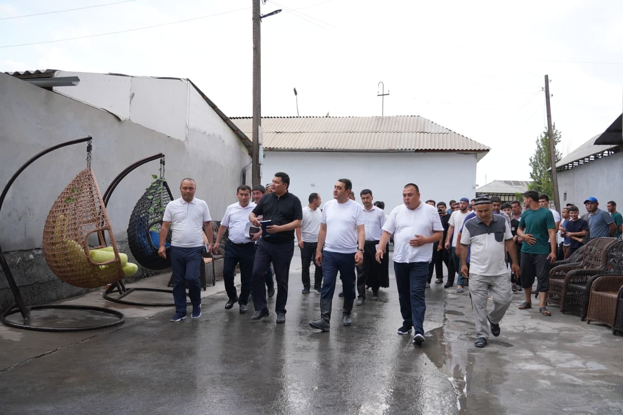 Regional Governor Khayrullo Bozorov visited the mahallas of Uchkuprik district and closely reviewed the implementation of key driver sectors being developed there.