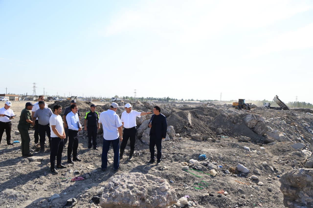 Regional Governor Khayrullo Bozorov reviewed major projects being implemented in Uchkuprik District in the fields of industry, tourism, and construction.