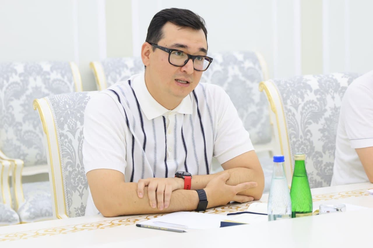 Viloyat hokimi Xayrullo Bozorov ADM Global kompaniyalar guruhi bosh direktori Daniyar Davletiyarov boshchiligidagi kompaniya vakillari bilan uchrashdi.