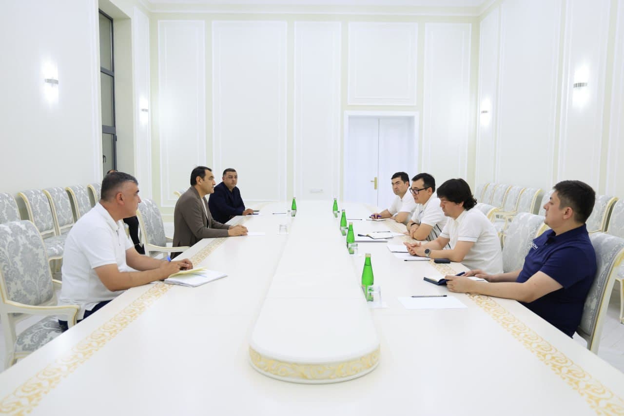 Viloyat hokimi Xayrullo Bozorov ADM Global kompaniyalar guruhi bosh direktori Daniyar Davletiyarov boshchiligidagi kompaniya vakillari bilan uchrashdi.
