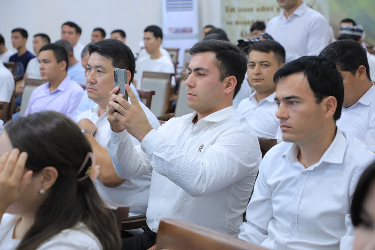 “Ёш мобилографлар мактаби” ва “SMM мактаби”: Фарғонада битирувчилар имкониятлари тақдим этилди