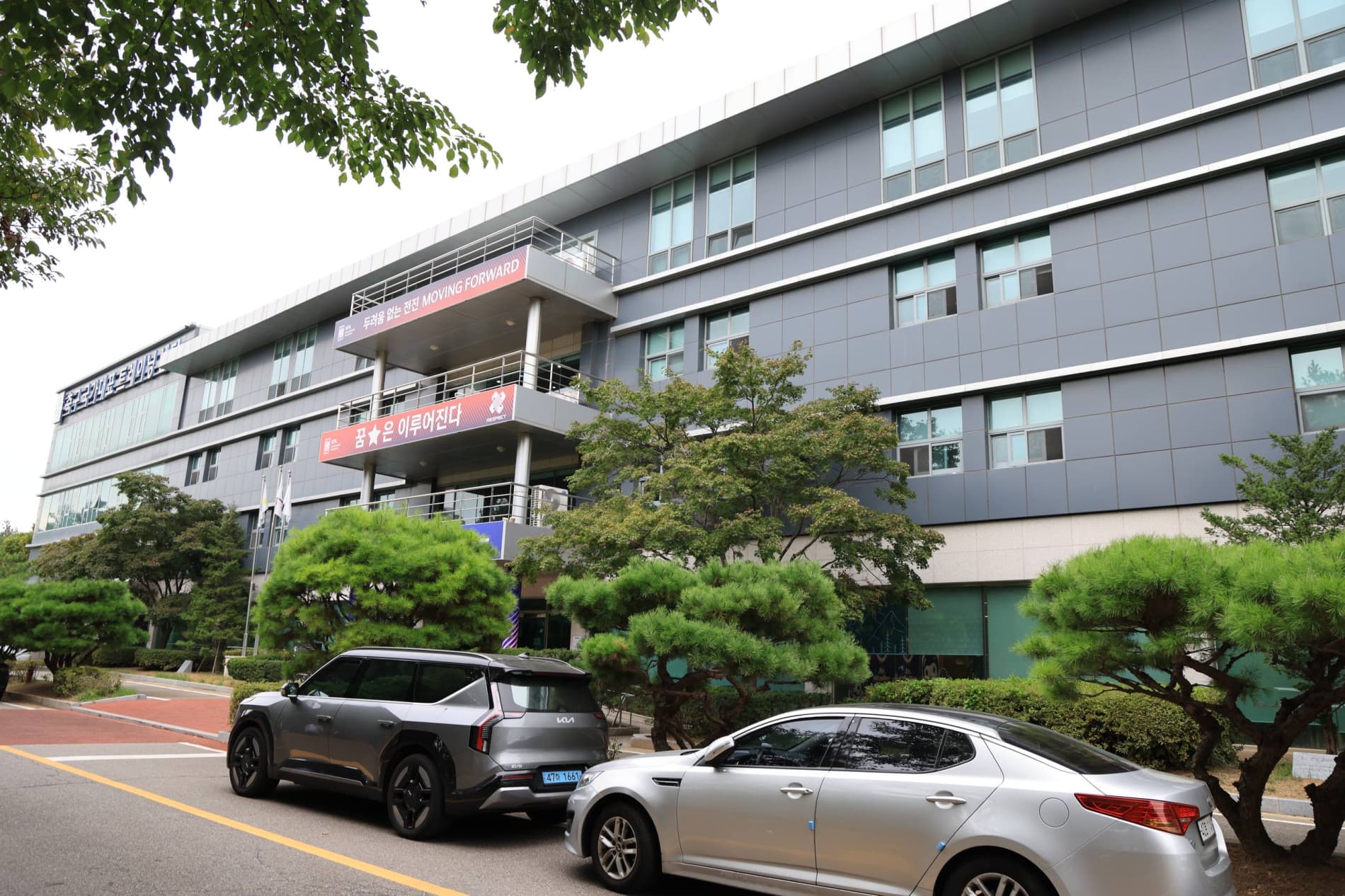Fergana Region Delegation Familiarizes Itself with the Paju National Football Center