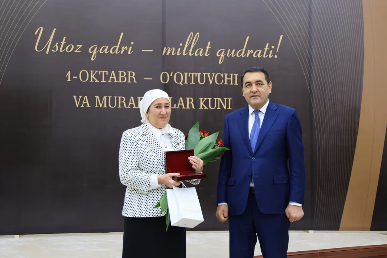Farg‘onalik o‘qituvchi va murabbiylarga davlat mukofotlari topshirildi