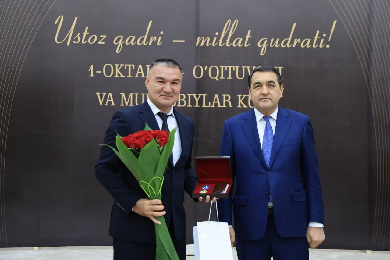 Farg‘onalik o‘qituvchi va murabbiylarga davlat mukofotlari topshirildi