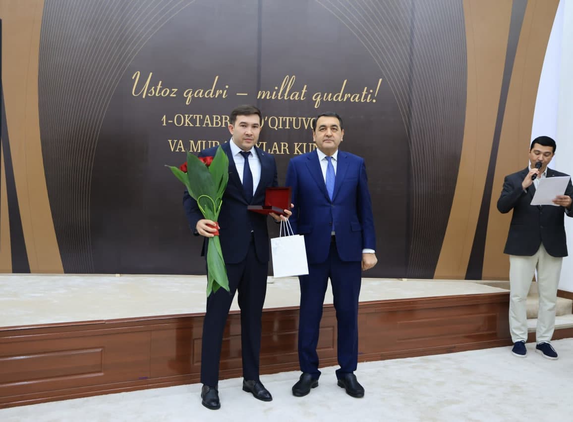 Farg‘onalik o‘qituvchi va murabbiylarga davlat mukofotlari topshirildi