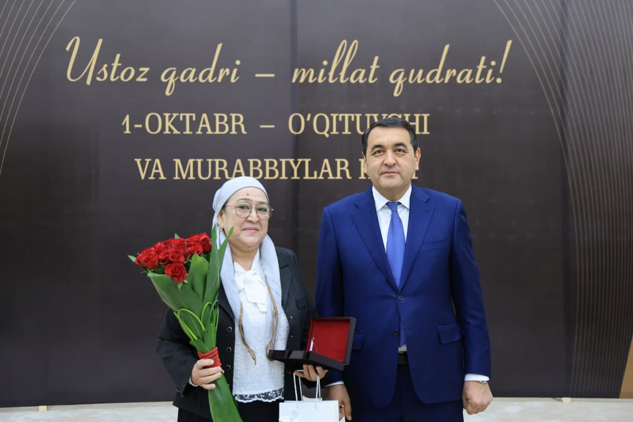 Farg‘onalik o‘qituvchi va murabbiylarga davlat mukofotlari topshirildi