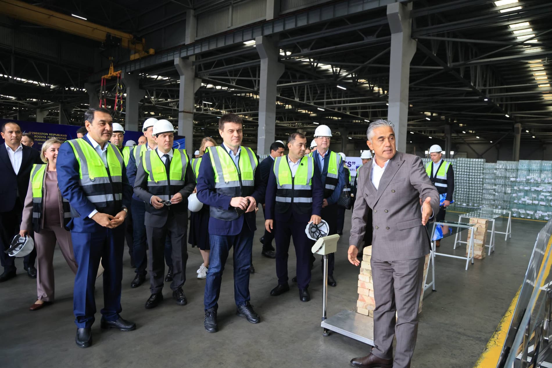 Delegations from Russian Regions Visit Kvarts JSC