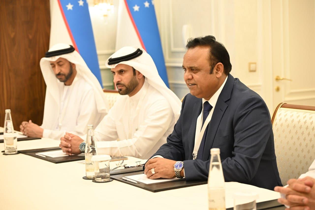 Xiva shahrida o‘tkazilgan xalqaro investitsiya forumi doirasida viloyat hokimi Jo‘rabek Raximov Avstraliyaning “Allayd Grin Ammoniya” kompaniyasi boshqaruvi raisi Alfred Benedikt boshchiligidagi delegatsiya vakillari bilan uchrashdi.