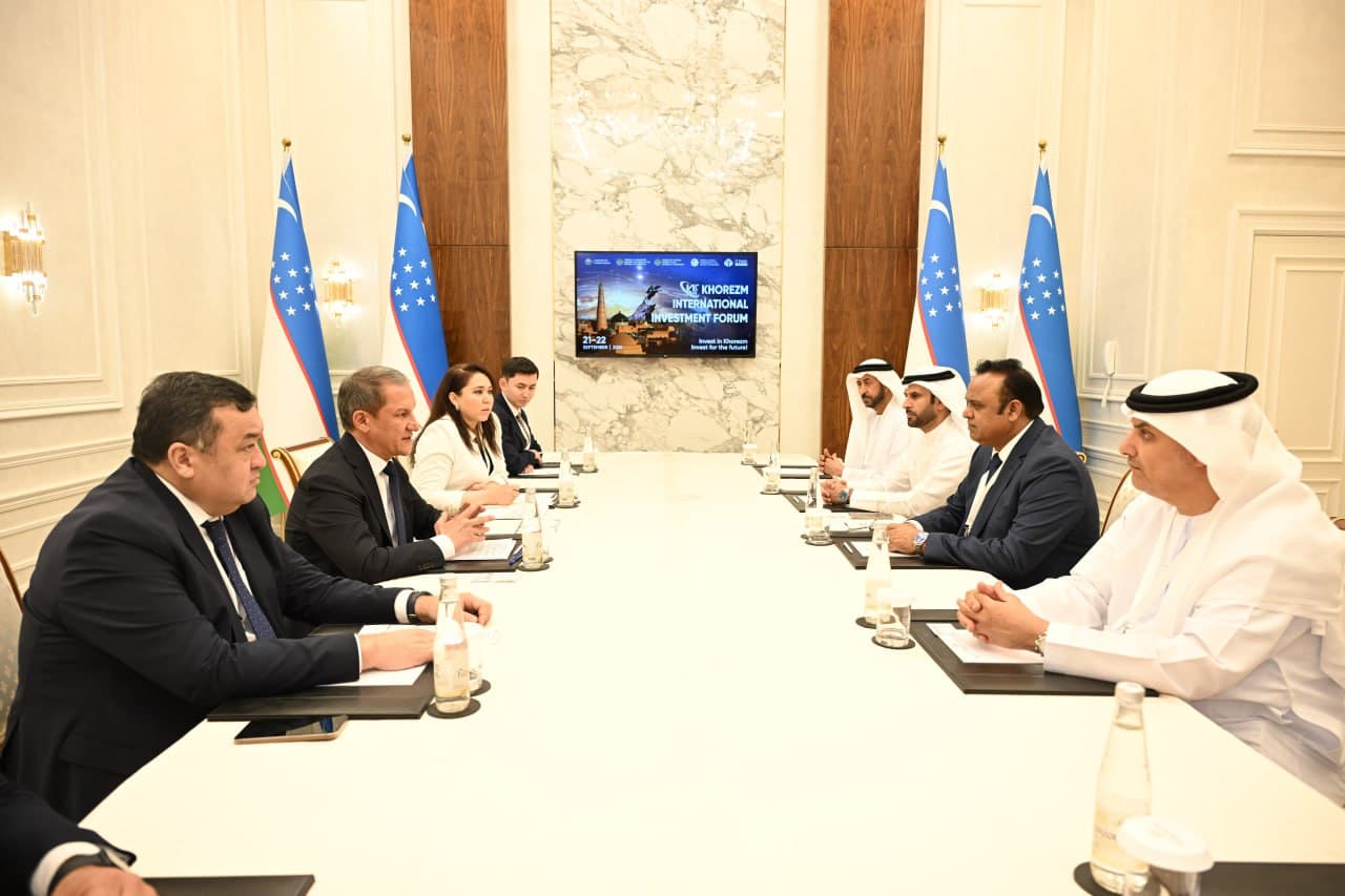 Xiva shahrida o‘tkazilgan xalqaro investitsiya forumi doirasida viloyat hokimi Jo‘rabek Raximov Avstraliyaning “Allayd Grin Ammoniya” kompaniyasi boshqaruvi raisi Alfred Benedikt boshchiligidagi delegatsiya vakillari bilan uchrashdi.