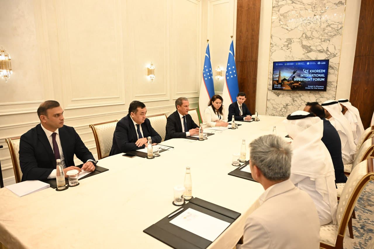 Xiva shahrida o‘tkazilgan xalqaro investitsiya forumi doirasida viloyat hokimi Jo‘rabek Raximov Avstraliyaning “Allayd Grin Ammoniya” kompaniyasi boshqaruvi raisi Alfred Benedikt boshchiligidagi delegatsiya vakillari bilan uchrashdi.