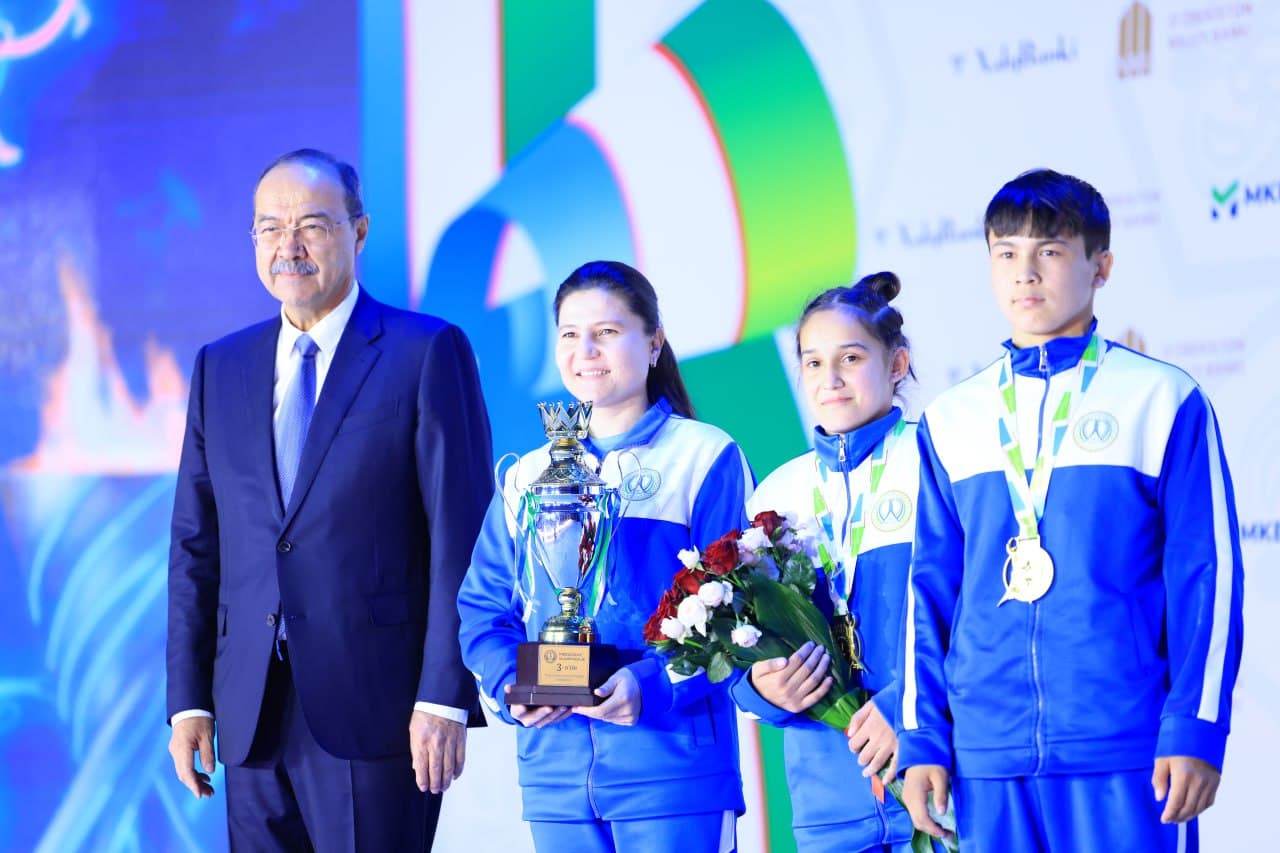 “Prezident Olimpiadasi” sport musobaqalarida umumjamoa hisobida g’olib va sovrindor bo‘lgan hududiy sport delegatsiyalar tantanali taqdirlandi.