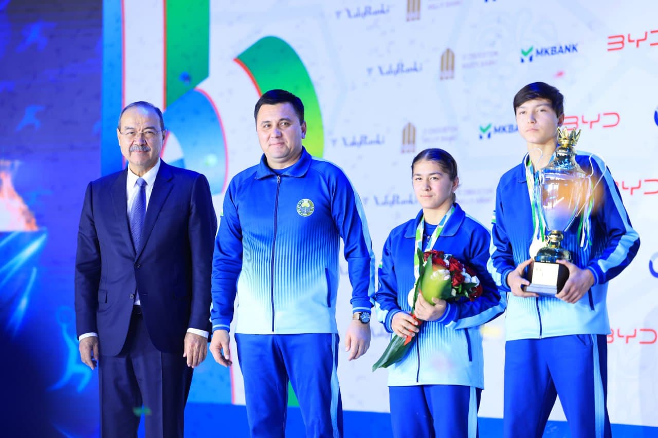 “Prezident Olimpiadasi” sport musobaqalarida umumjamoa hisobida g’olib va sovrindor bo‘lgan hududiy sport delegatsiyalar tantanali taqdirlandi.