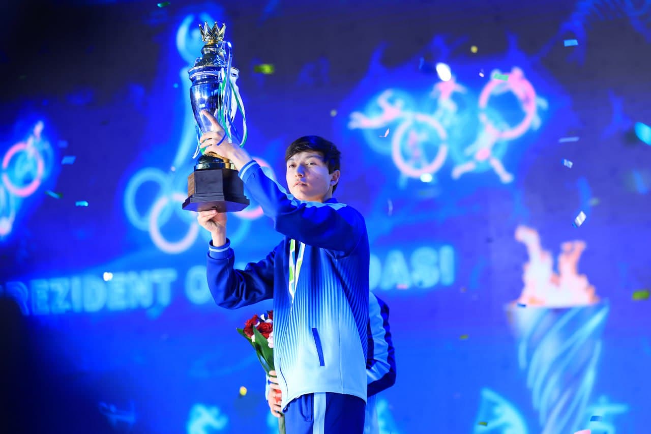 “Prezident Olimpiadasi” sport musobaqalarida umumjamoa hisobida g’olib va sovrindor bo‘lgan hududiy sport delegatsiyalar tantanali taqdirlandi.