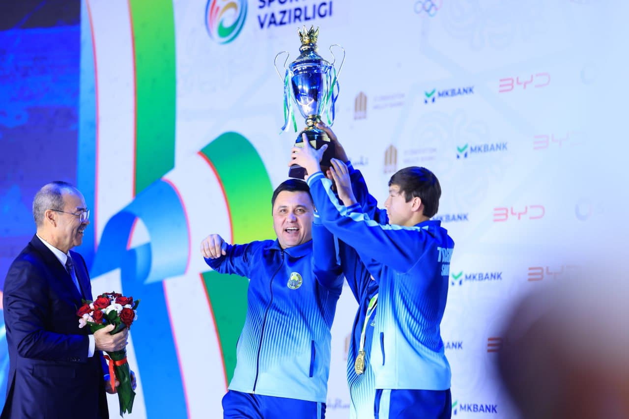 “Prezident Olimpiadasi” sport musobaqalarida umumjamoa hisobida g’olib va sovrindor bo‘lgan hududiy sport delegatsiyalar tantanali taqdirlandi.