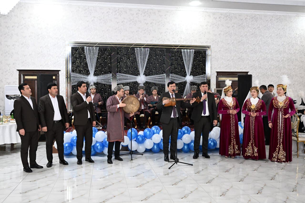 Viloyatimizdagi eng chekka mahallalardan biri - Tuproqqal’a tumanidagi Sarimoy mahallasida yaqinlashib kelayotgan Yangi yil oldidan bayram tadbiri o‘tkazildi.