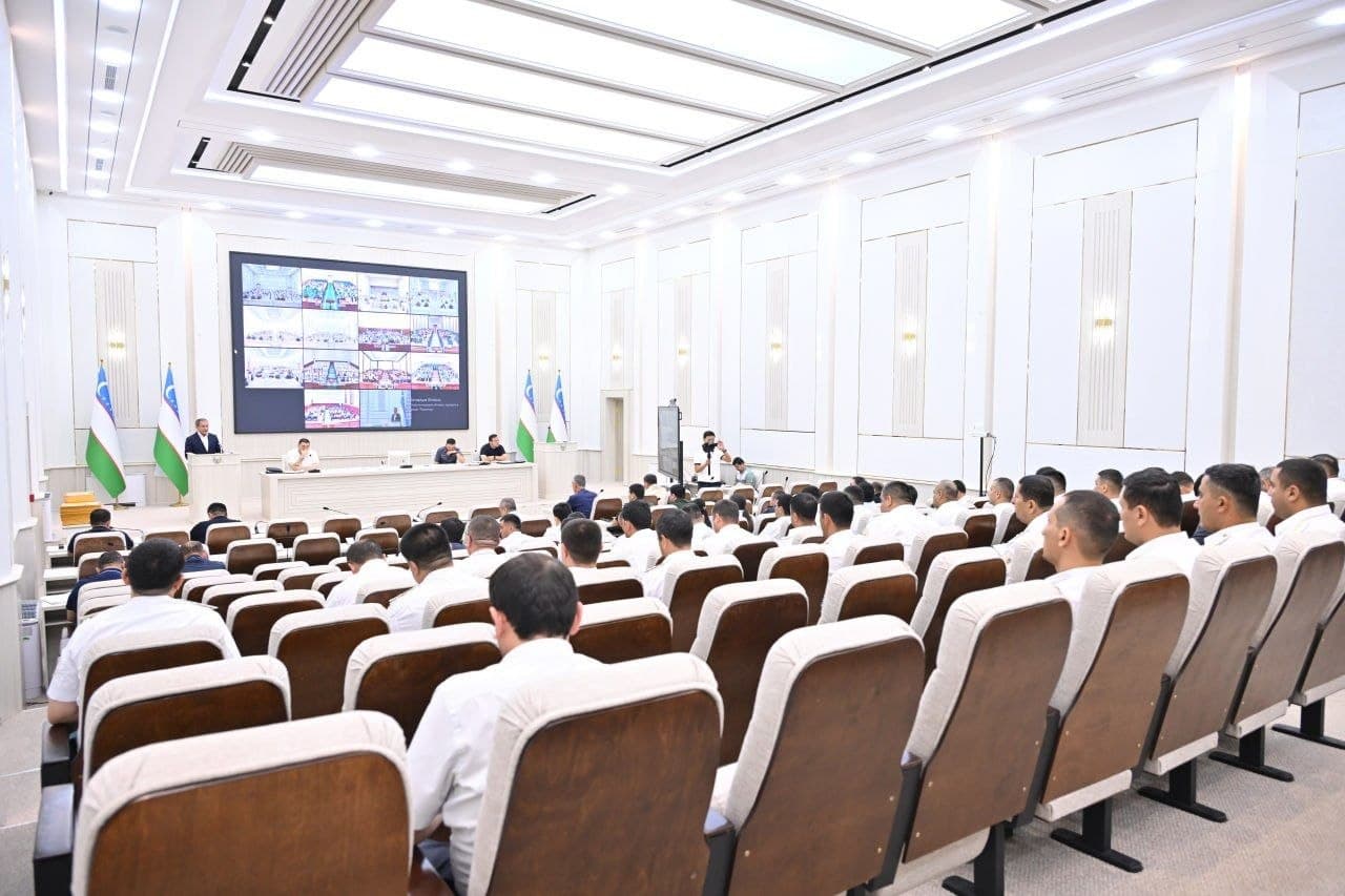 Bugun viloyat hokimligida O‘zbekiston Respublikasi Prezidentining 2026-yil 5-yanvardagi PQ-1-sonli hamda 2021-yil 2-apreldagi PQ-5050-sonli qarorlari ijrosi yig‘ilish bo‘lib o‘tdi.