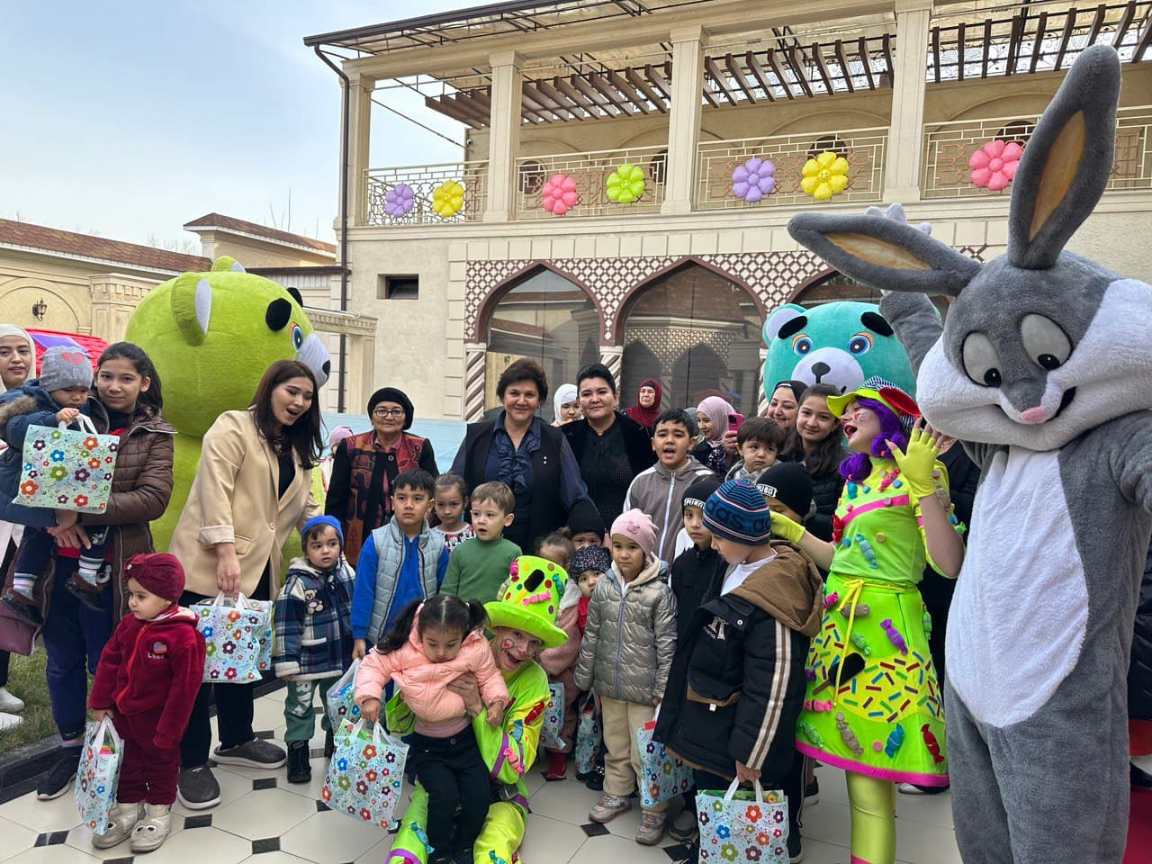 2024 йил — "Ёшлар ва бизнесни қўллаб-қувватлаш йили"нинг бошида Тошкент шаҳрида ёш тадбиркор Д. Назирова раҳбарлигида 100 ўринга мўлжалланган мактабгача таълим ташкилоти болажонлар учун ўз эшикларини очди.